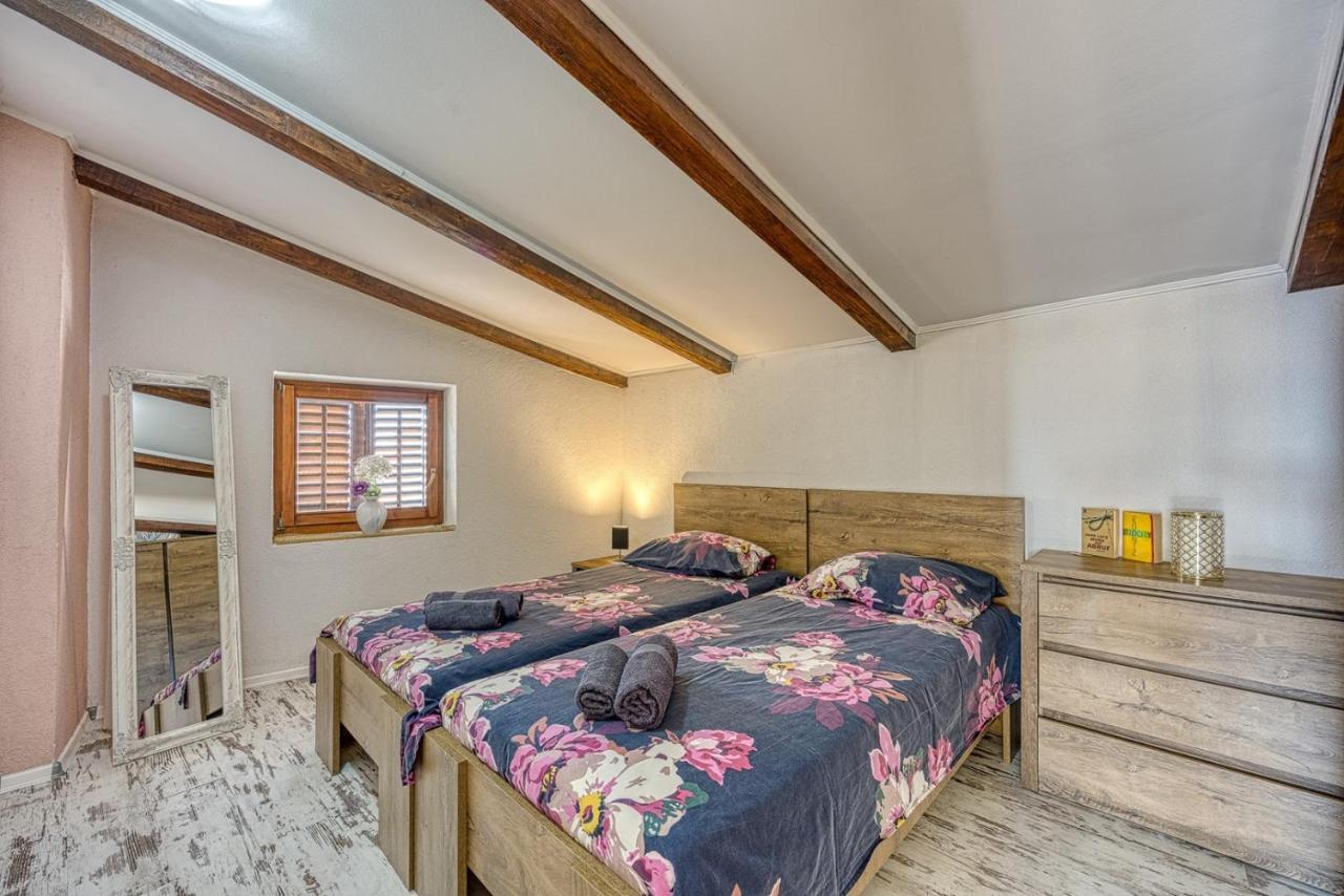 Old Town Apartments In Umag Extérieur photo