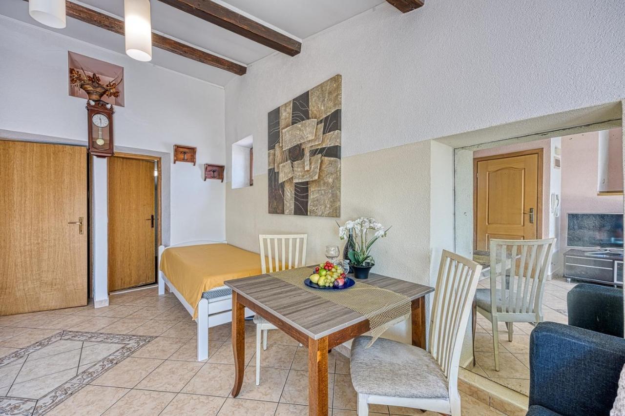 Old Town Apartments In Umag Extérieur photo