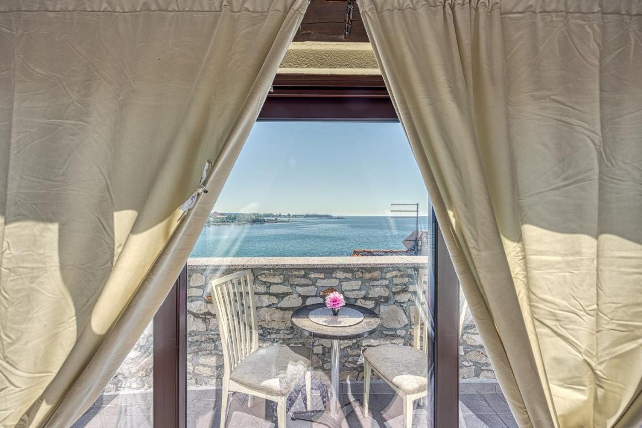 Old Town Apartments In Umag Extérieur photo